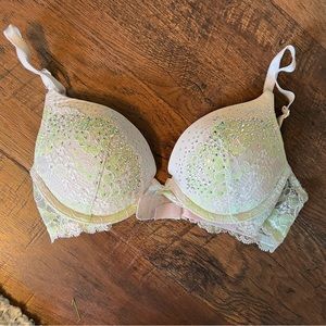 Victoria’s Secret ✨Rhinestone Holiday Bra ✨